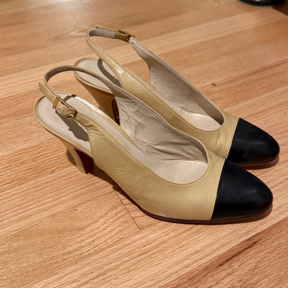 Chanel goat skin leather. Elegant Beige and Black Slingback heels. - Picture 3 of 4
